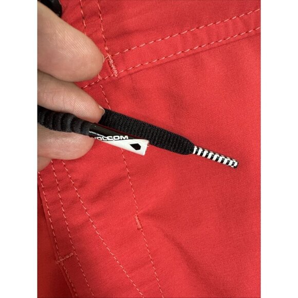 Volcom Men's 40 Mod-Tech Hawaii Hybrid Cargo Shorts Red FLAW Inseam 9.75" - Picture 7 of 11